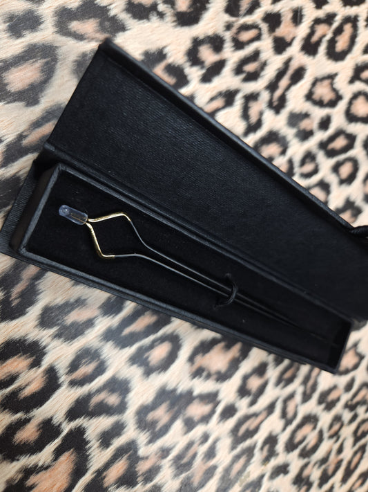 'THE DEVIL HORNS' isolation tweezer